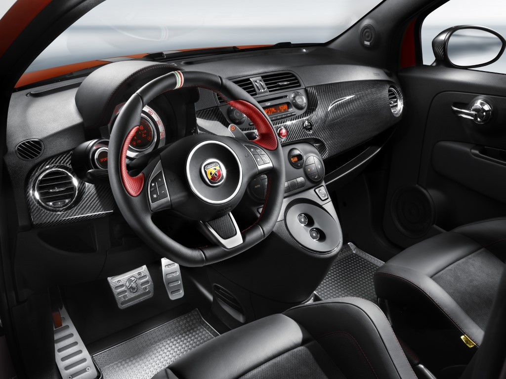 Abarth 695 Tributo Ferrari (Automatic)